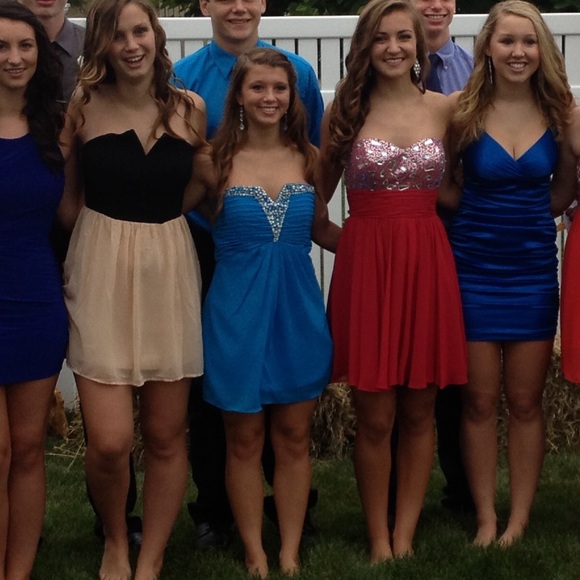 Dress - Picture 3 of 3